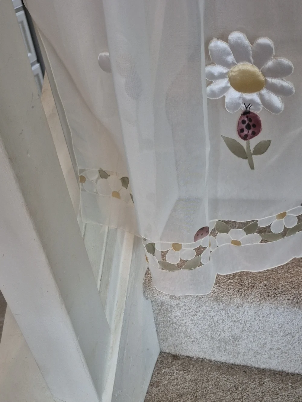 Two White Sheer Cafe Curtains with Embroidered 3D Daisies 30x25
